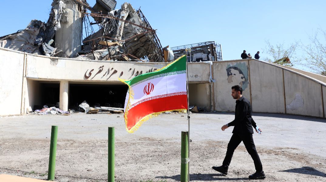 Το Ιράν αφήνει ανοιχτό το ενδεχόμενο ειρηνευτικών συνομιλιών - Αγνοείται ο Αμερικανός πιλότος