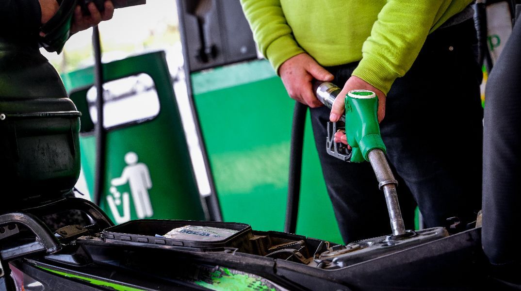 Fuel Pass: Ανοίγει τη Μ. Δευτέρα η πλατφόρμα για τις αιτήσεις - Πώς θα πληρωθείτε πριν το Πάσχα