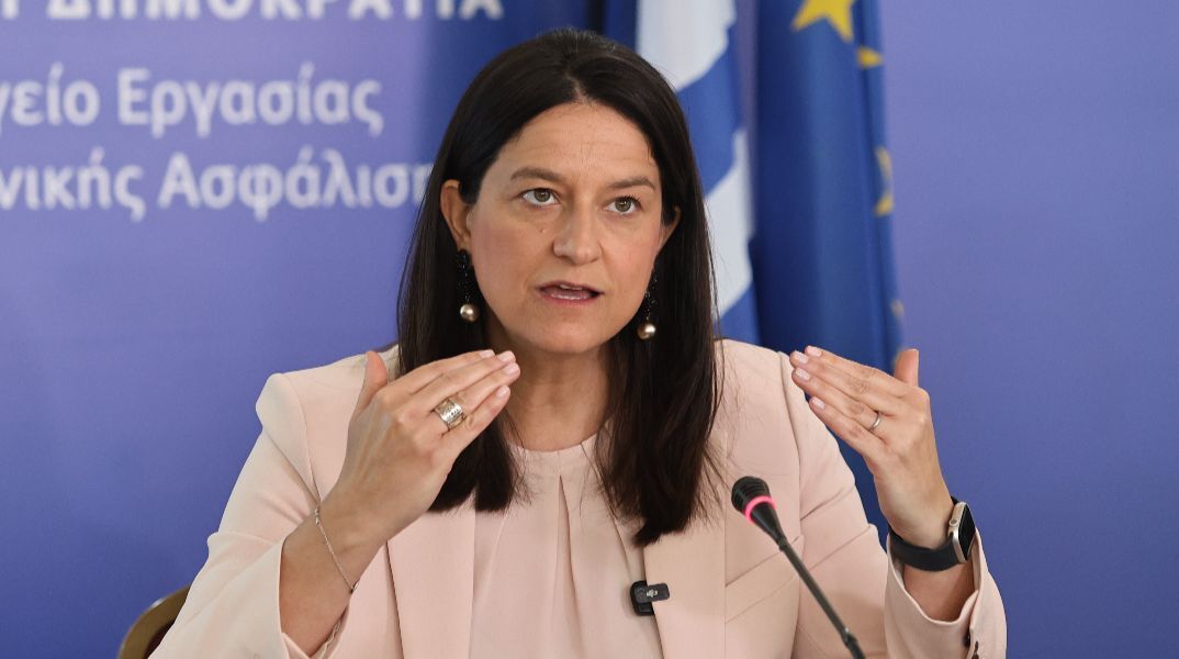 Κατώτατος μισθός: Ποιοι κερδίζουν από τα 920 ευρώ - Τι αλλάζει για εργαζόμενους και ψηφιακή κάρτα