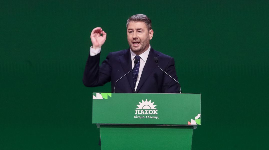 Ο Νίκος Ανδρουλάκης ζητά εκλογές - Ο πρόεδρος του ΠΑΣΟΚ κατηγορεί την κυβέρνηση για διαφθορά, θεσμικές παρεμβάσεις και συγκάλυψη σκανδάλων, με αιχμή τον ΟΠΕΚΕΠΕ