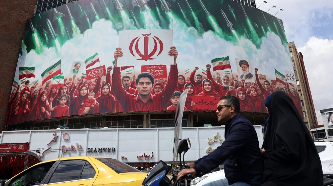 Mural στην Τεχεράνη για τον λαό του Ιράν