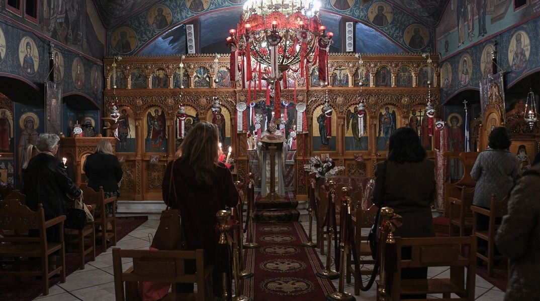 Πιστοί σε εκκλησία