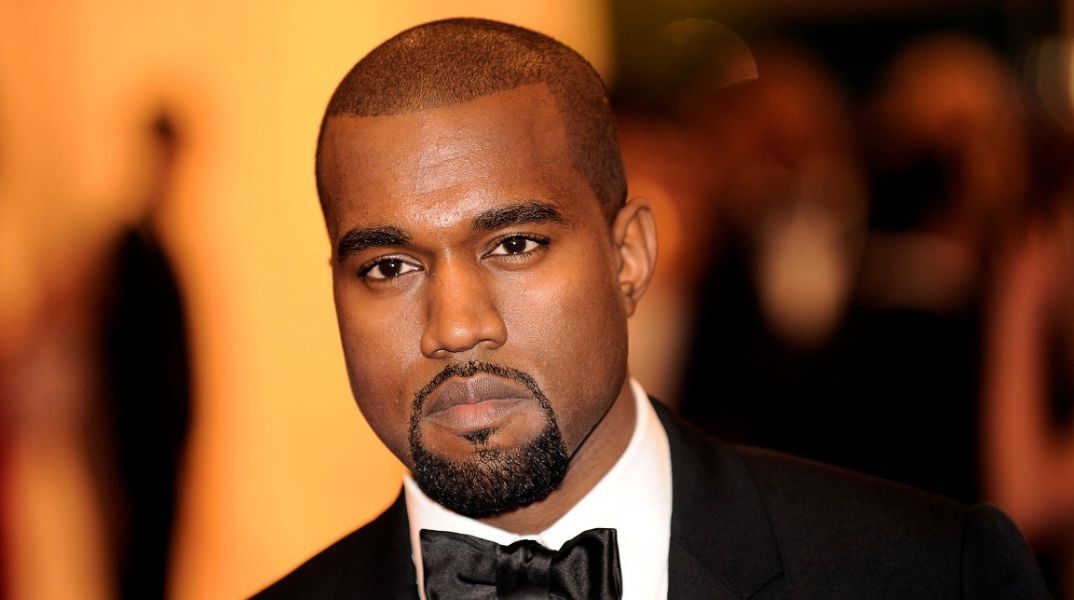 Ο Κάνιε Γουέστ προτείνει συνάντηση με την εβραϊκή κοινότητα του Ηνωμένου Βασιλείου, εν μέσω σφοδρών αντιδράσεων για την εμφάνισή του σε φεστιβάλ του Λονδίνου.