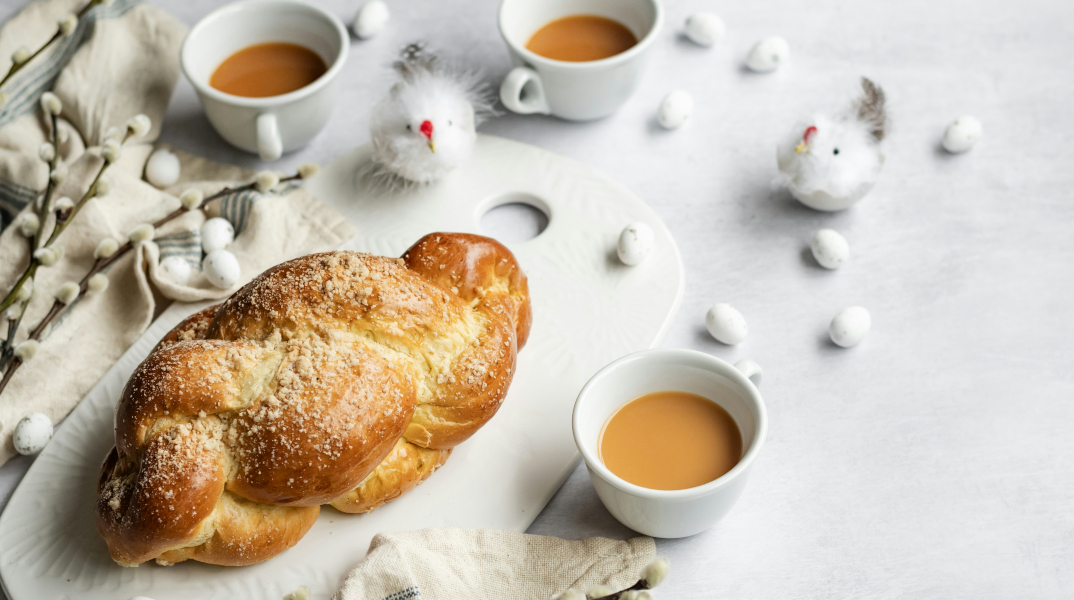 Τσουρέκι και καφές