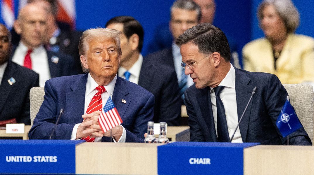 Λευκός Οίκος: Ο Τραμπ θα συζητήσει το ενδεχόμενο αποχώρησης από το ΝΑΤΟ στη συνάντηση με τον Ρούτε