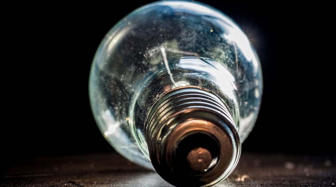 Λάμπα σε τραπέζι