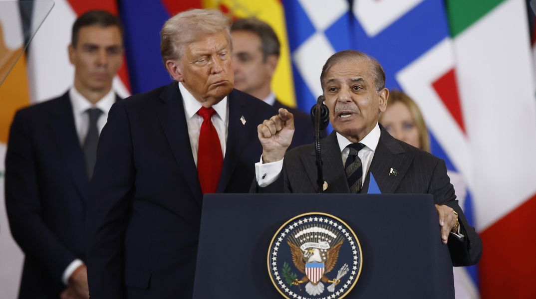 Το Πακιστάν διαμεσολάβησε μυστικά για την εκεχειρία ΗΠΑ-Ιράν - Οι εντατικές διαβουλεύσεις που οδήγησαν σε προσωρινό άνοιγμα των Στενών του Ορμούζ.