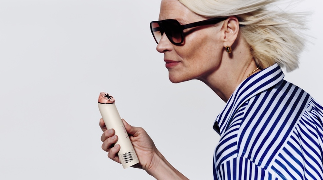 pf01_ppibpitrcor_037-rgb-inuse-talent-woman-sunglasses-sideon-a0_mono_copy