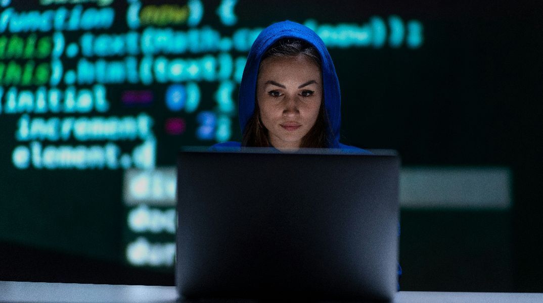 Οι 5 δεξιότητες που η Τεχνητή Νοημοσύνη δεν μπορεί να «κλέψει» από τον άνθρωπο