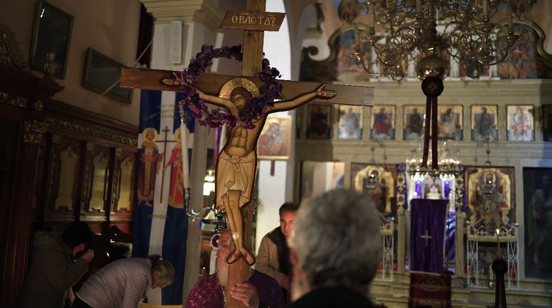 Ερέτρια: Ιερέας λιποθύμησε την ώρα της Ακολουθίας των 12 Ευαγγελίων