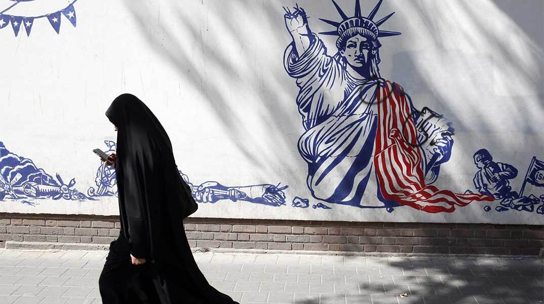 Mural στην Τεχεράνη για τον πόλεμο του Ιράν με τις ΗΠΑ