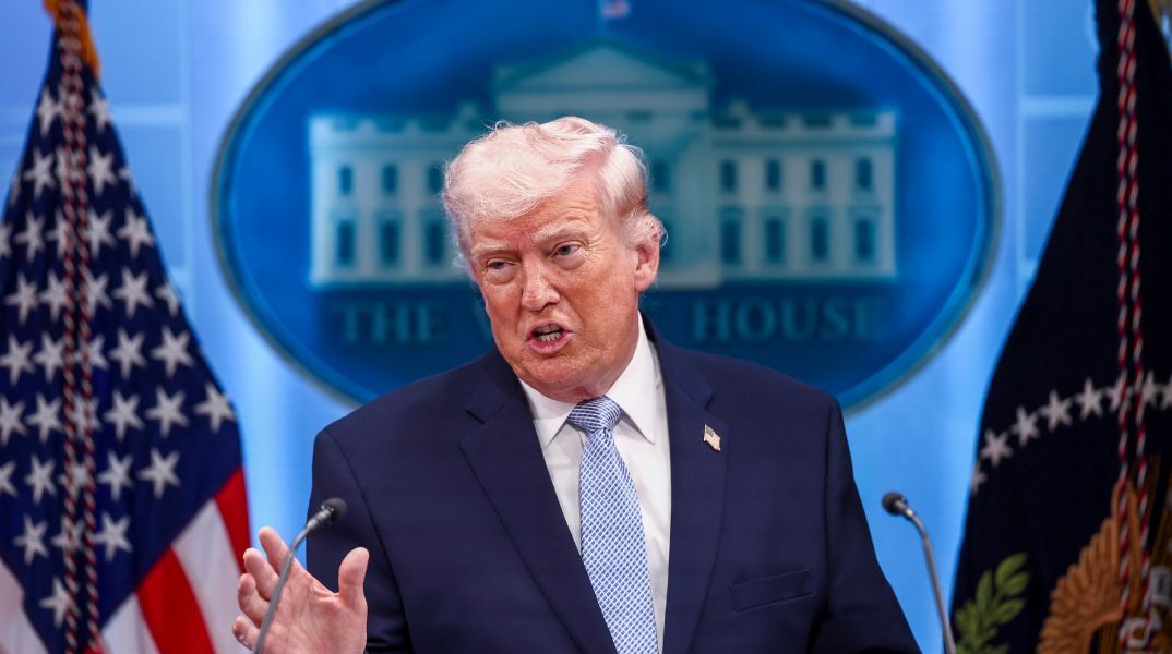 Ο Ντόναλντ Τραμπ δημοσίευσε βίντεο δολοφονίας γυναίκας στη Φλόριντα, κατηγορώντας μετανάστη από την Αϊτή - Κλιμακώνει την αντιμεταναστευτική του ατζέντα.