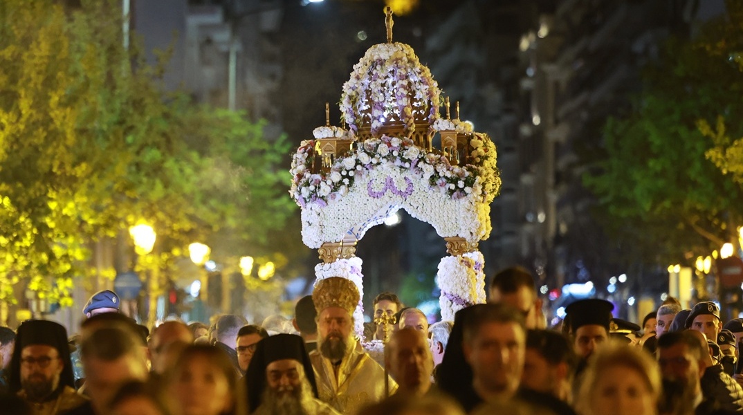 Επιτάφιος κατά την περιφορά του