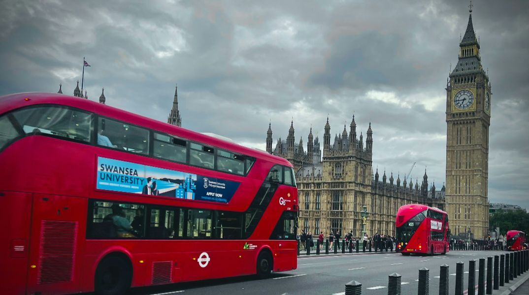 Κι όμως: οι Βρετανοί κατάφεραν να «πουλήσουν» ακόμα και τον καιρό τους ως τουριστική εμπειρία