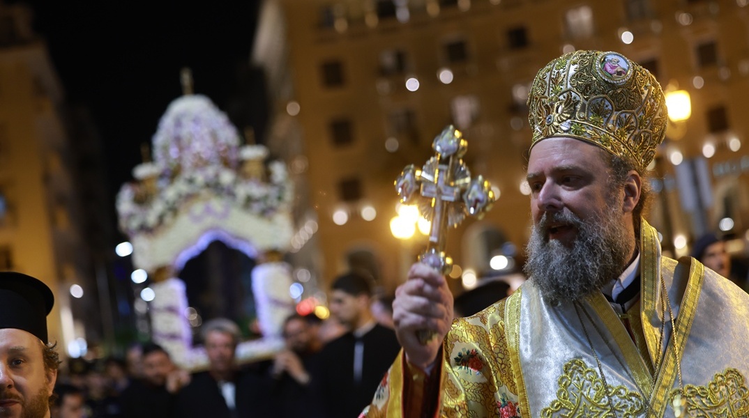 Στιγμιότυπο από την περιφορά του Επιταφίου
