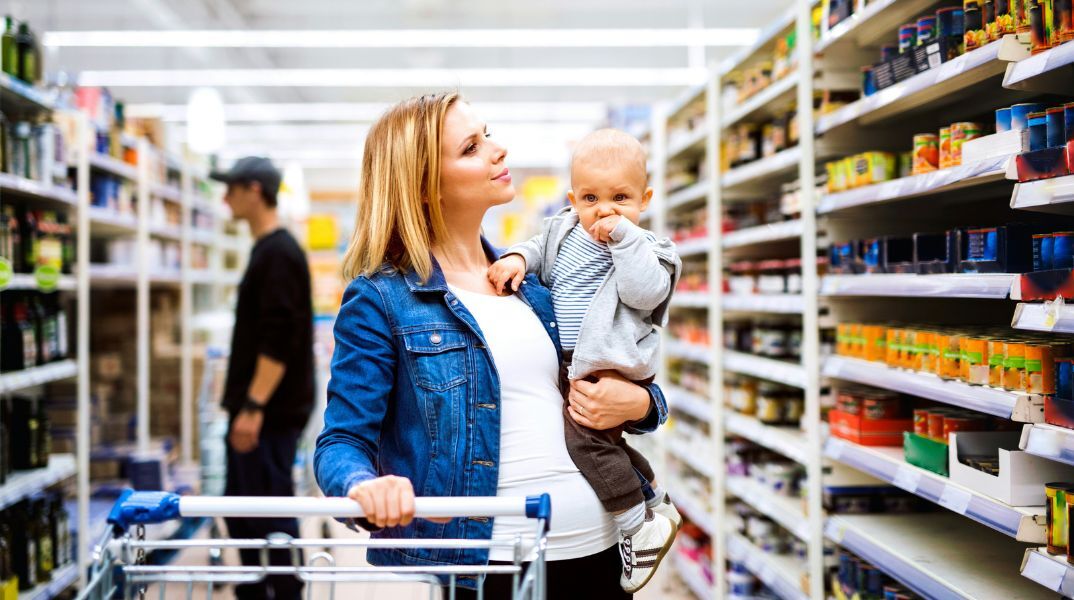 Δείτε το ωράριο για το Μεγάλο Σάββατο: Τα καταστήματα κλείνουν στις 15:00 και τα σούπερ μάρκετ έως τις 20:00 - Κλειστή η αγορά Κυριακή και Δευτέρα