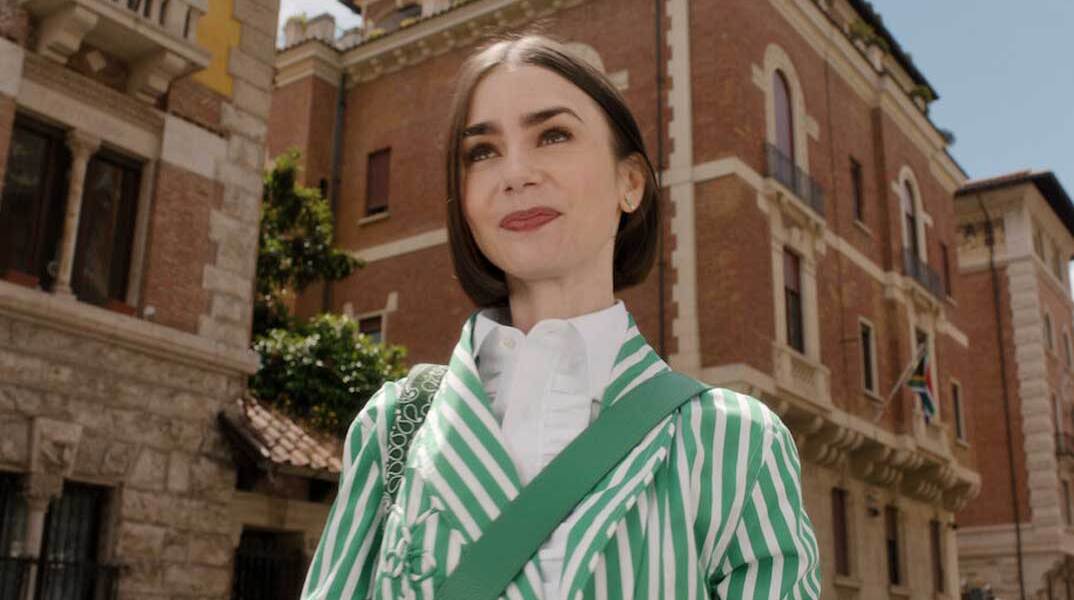 Η ηθοποιός Λίλι Κόλινς πρωταγωνιστεί στο «Emily in Paris»