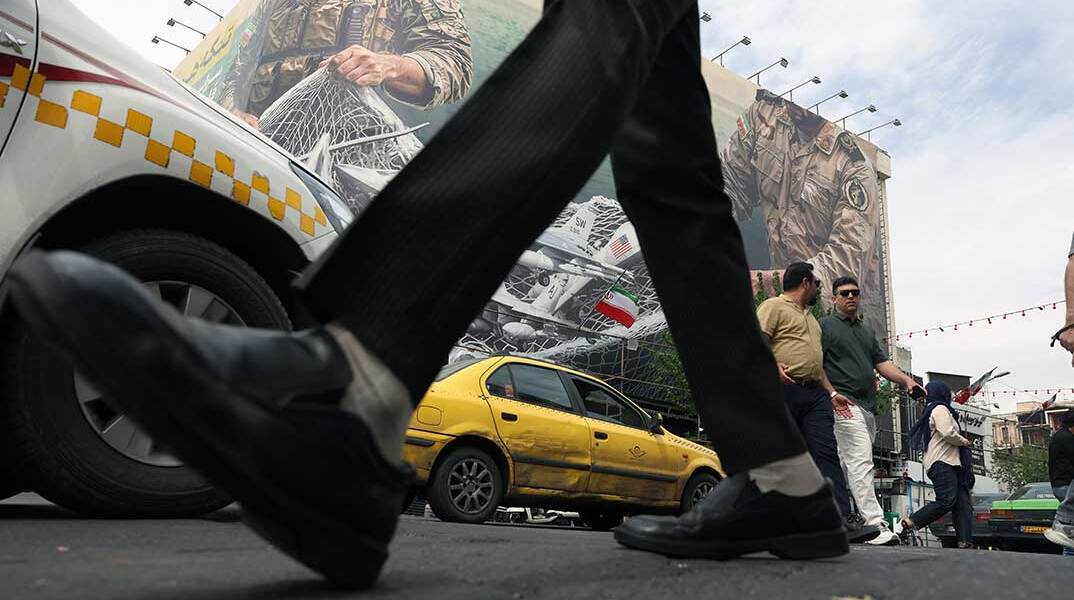 Mural στην Τεχεράνη για τον πόλεμο του Ιράν με τις ΗΠΑ