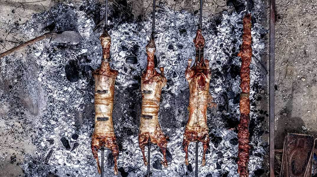 Σούβλες  με αρνιά για το Πάσχα 2026