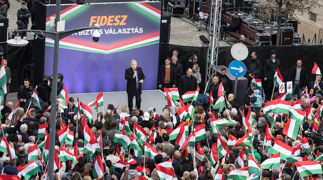 Ο Βίκτορ Όρμπαν σε προεκλογική ομιλία 