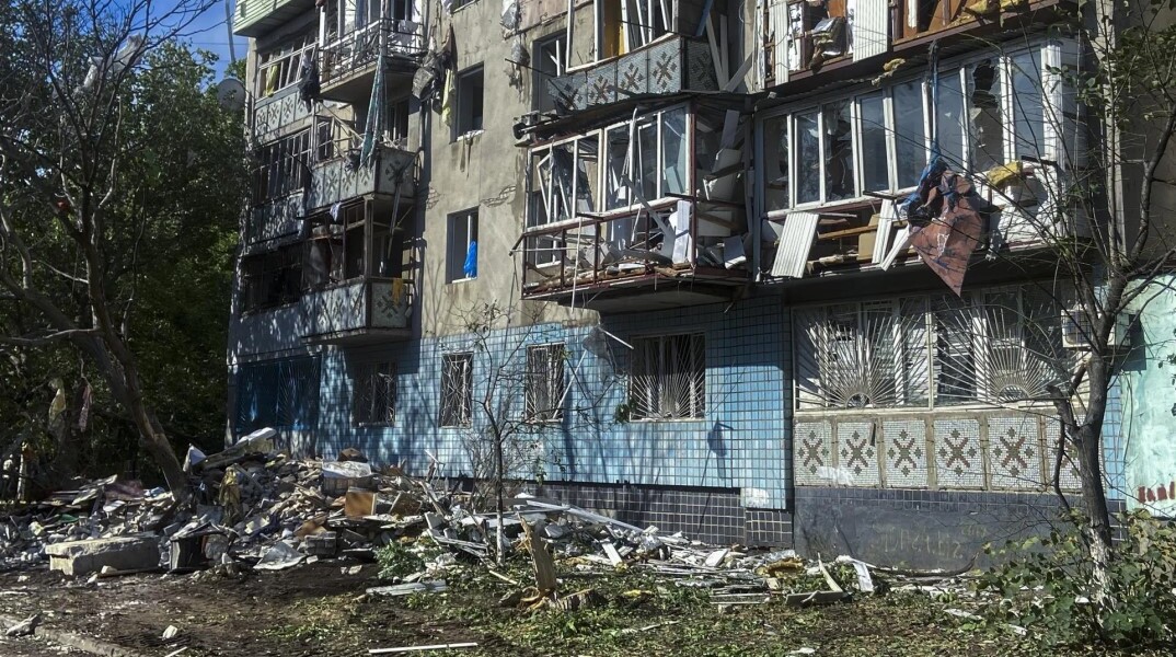 Ζημιές σε κτίριο στην Οδησσό της Ουκρανίας μετά την επίθεση ρωσικού drone