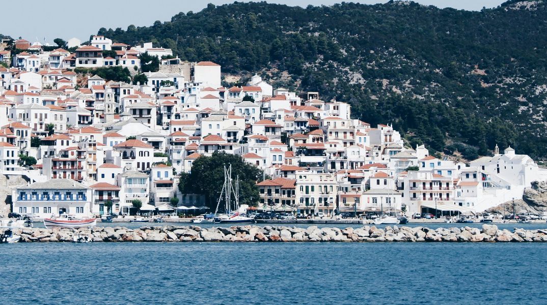 Αν ψάχνετε μη συμβατικό προορισμό, η Σκόπελος και η Άνδρος είναι αυτό που αναζητάτε