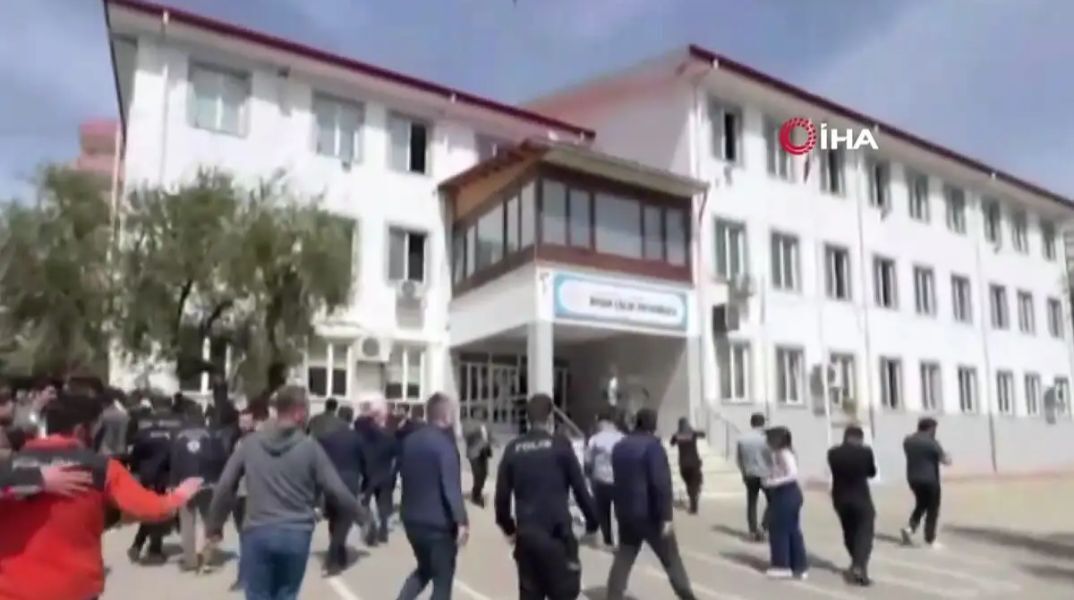 Τουρκία: Τρεις μαθητές και ένας δάσκαλος νεκροί από τους πυροβολισμούς στο σχολείο