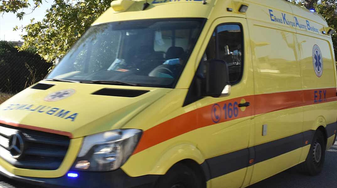 Ασθενοφόρο του ΕΚΑΒ σε τροχαίο ατύχημα