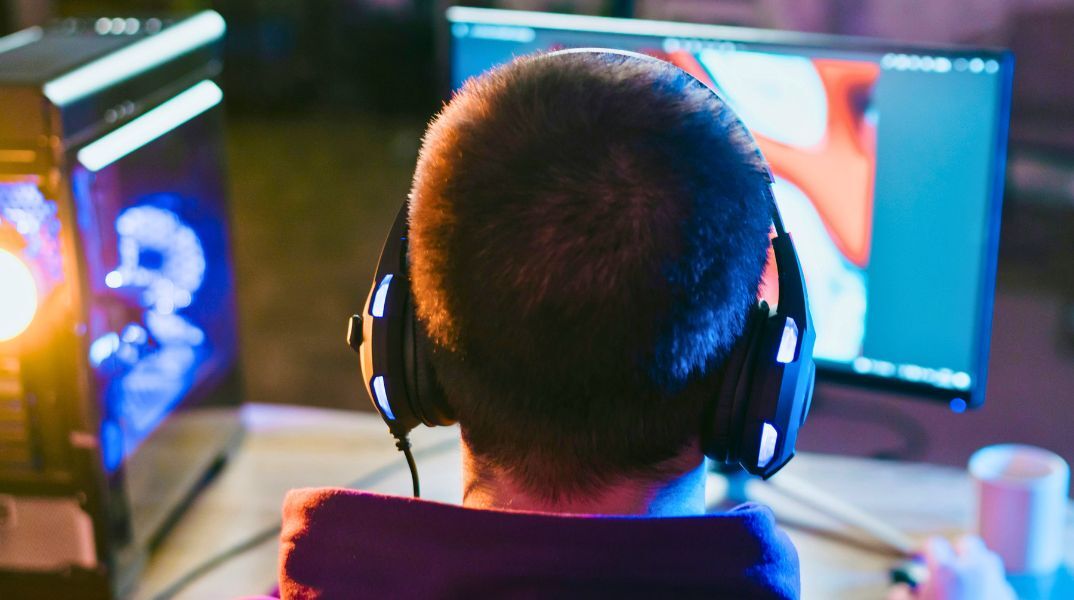 Fake news, deepfakes και γενιά Α: Η μάχη για την αλήθεια αρχίζει από την παιδική ηλικία