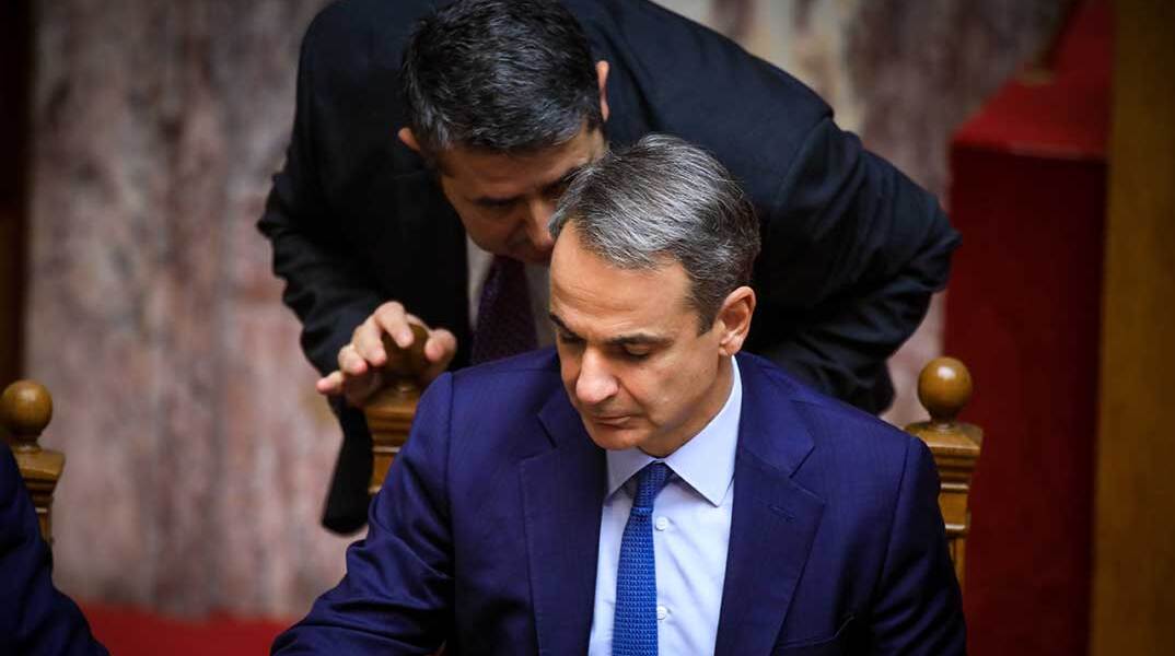 Κυριάκος Μητσοτάκης και Γιώργος Μυλωνάκης στη Βουλή