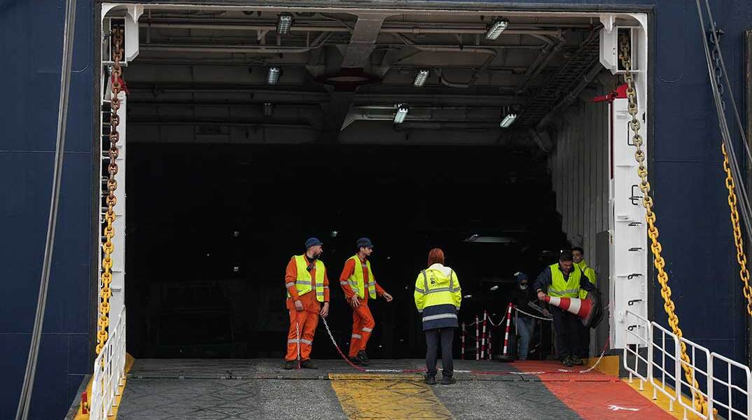 Διακοπή δρομολογίων μεταξύ Μυτιλήνης και Αϊβαλί λόγω των κινητοποιήσεων από τους κτηνοτρόφους