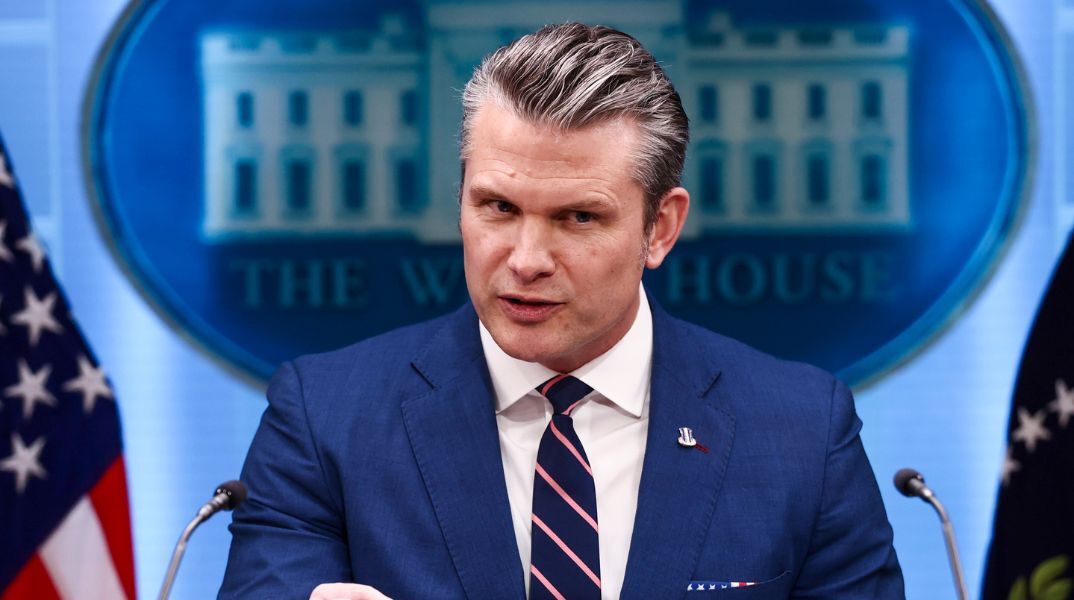 Ο Πιτ Χέγκσεθ ανέγνωσε σε προσευχή στο Πεντάγωνο ένα εδάφιο που απέδωσε στη Βίβλο, το οποίο όμως αποτελεί διάσημη ατάκα από την ταινία Pulp Fiction