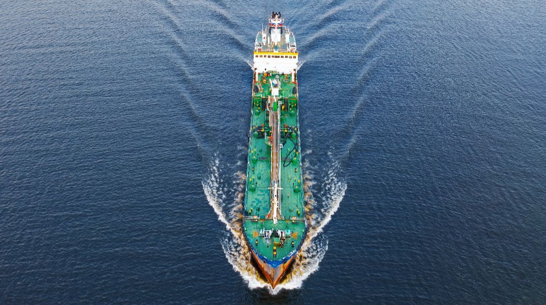 Το Ιράν απειλεί ότι θα ξανακλείσει τα Στενά του Ορμούζ αν συνεχιστεί ο ναυτικός αποκλεισμός των ΗΠΑ