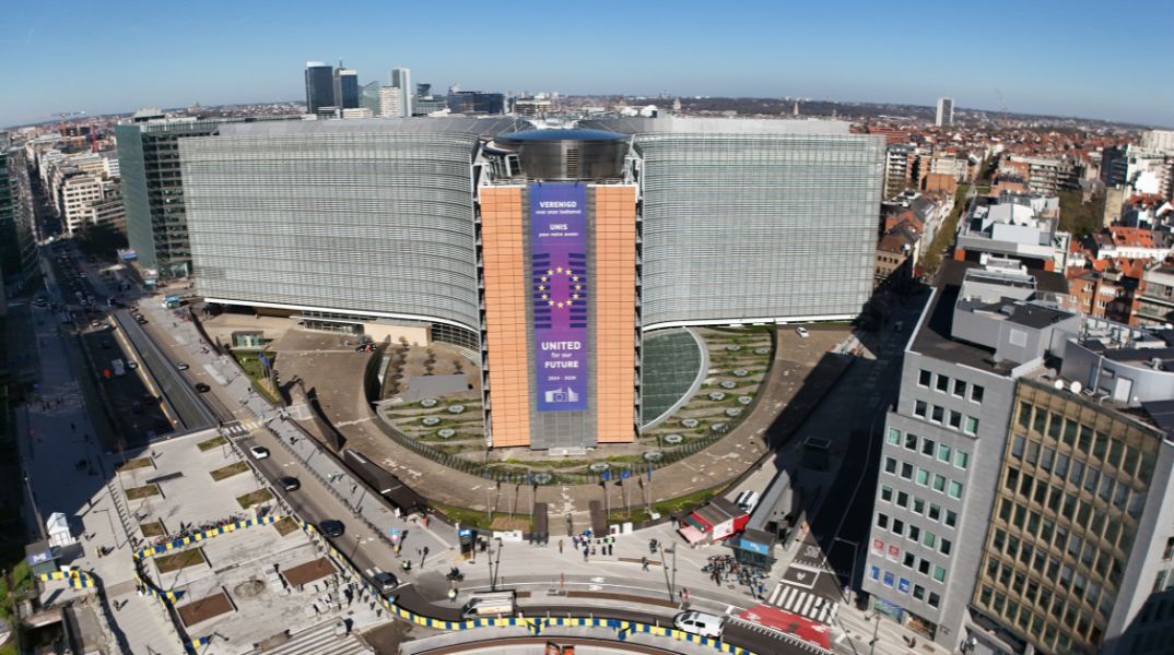 Η Κομισιόν διαβεβαιώνει ότι δεν υπάρχουν ελλείψεις καυσίμων στην ΕΕ - Οι υπουργοί Μεταφορών συνεδριάζουν εκτάκτως για τις επιπτώσεις της κρίσης στη Μέση Ανατολή