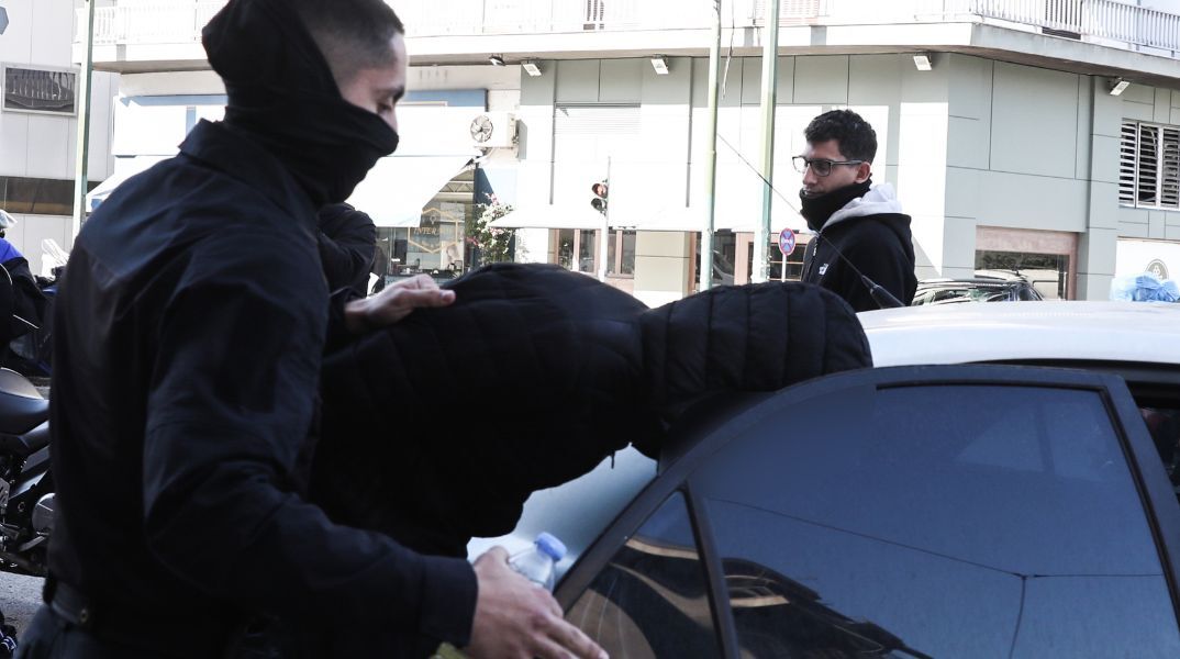 Σοβαρές διώξεις για την παράσυρση της 16χρονης στη Λιοσίων - Ο οδηγός κατηγορείται για επικίνδυνη οδήγηση και εγκατάλειψη, ενώ εμπλέκονται δύο 20χρονοι