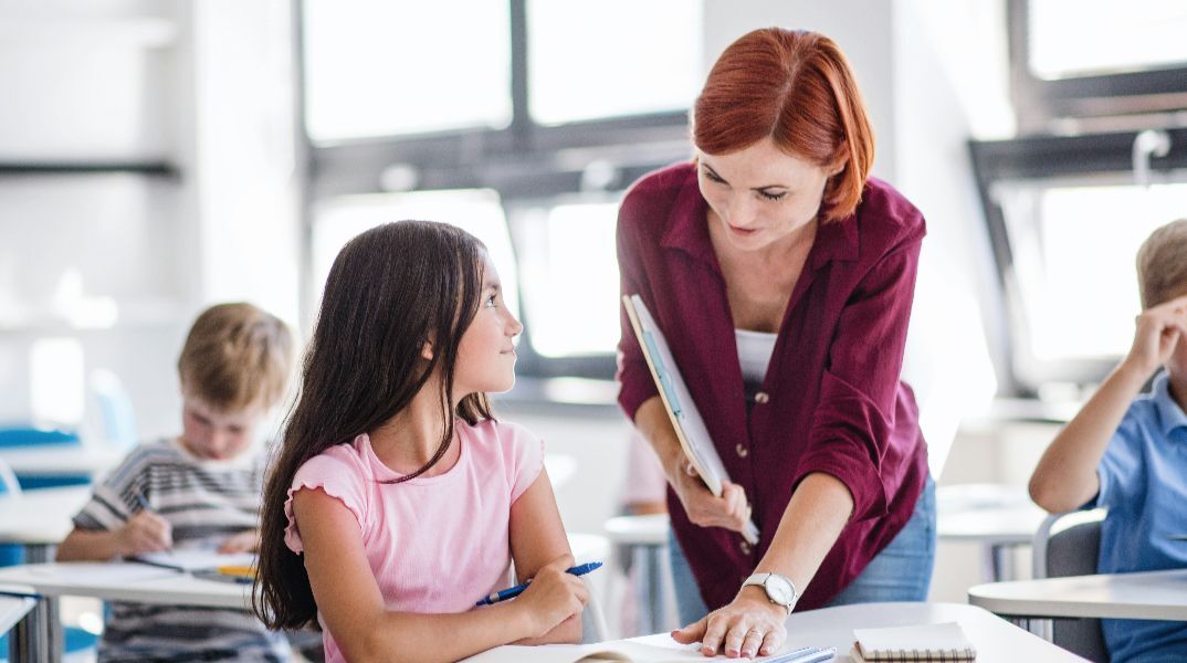 Σουηδία: Επιστρέφουν τα βιβλία, το χαρτί και το μολύβι στα σχολεία 