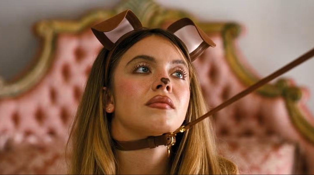 Η αμερικανική σημαία, η Σίντνεϊ Σουίνι και πώς μια γυμνή σκηνή έφτασε να προκαλεί αισθήματα αποστροφής