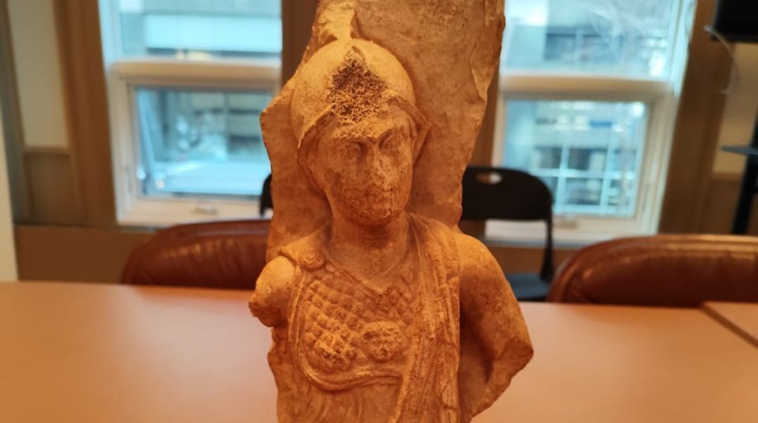 Πέντε πολύτιμες αρχαιότητες επιστρέφουν από το Σικάγο στην Ελλάδα, μετά από δωρεά της οικογένειας Γκρέι και συντονισμένες ενέργειες του υπουργείου Πολιτισμού.