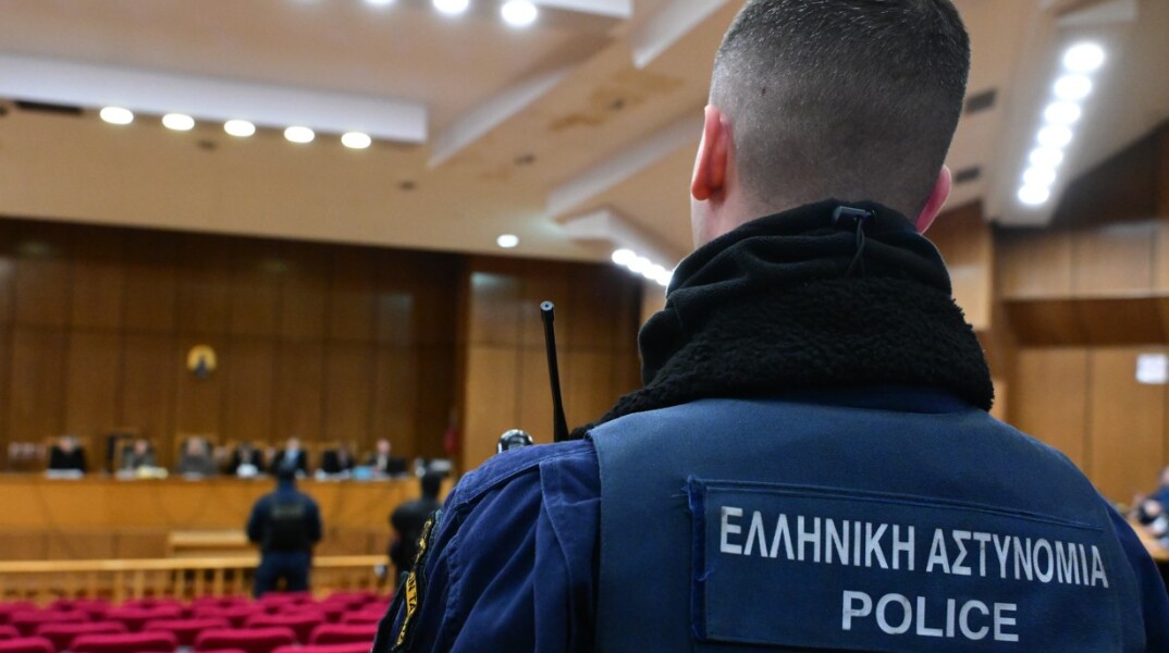 Ηλιούπολη: Τι εξετάζουν οι Αρχές για τον άγριο ξυλοδαρμό αστυνομικού