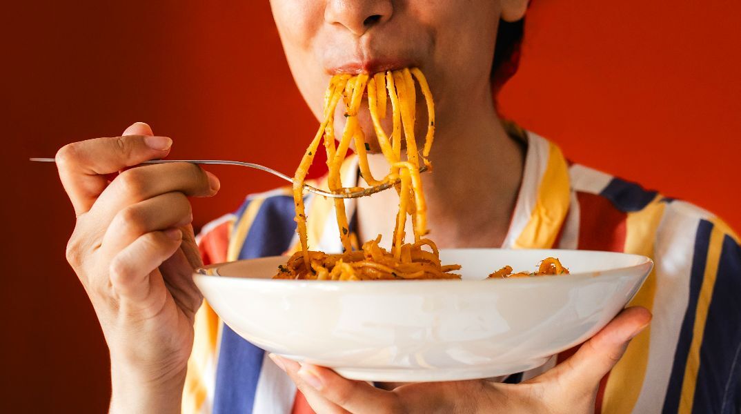 Τι πραγματικά ελέγχει την όρεξή μας: Η πείνα, το στρες ή η συνήθεια;