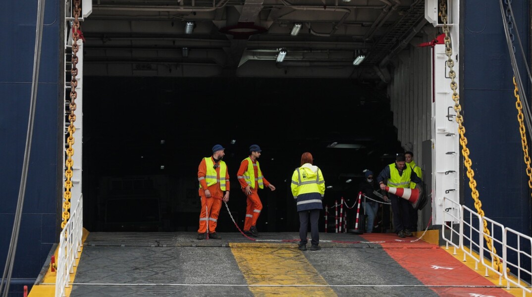 Άνοιξε το λιμάνι της Λέσβου, σύμφωνα με τον Περιφερειάρχη Βορείου Αιγαίου - Ήταν κλειστό εξαιτίας κινητοποιήσεων των κτηνοτρόφων που διαμαρτύρονται για τα μετρά κατά της μετάδοσης του αφθώδους πυρετού