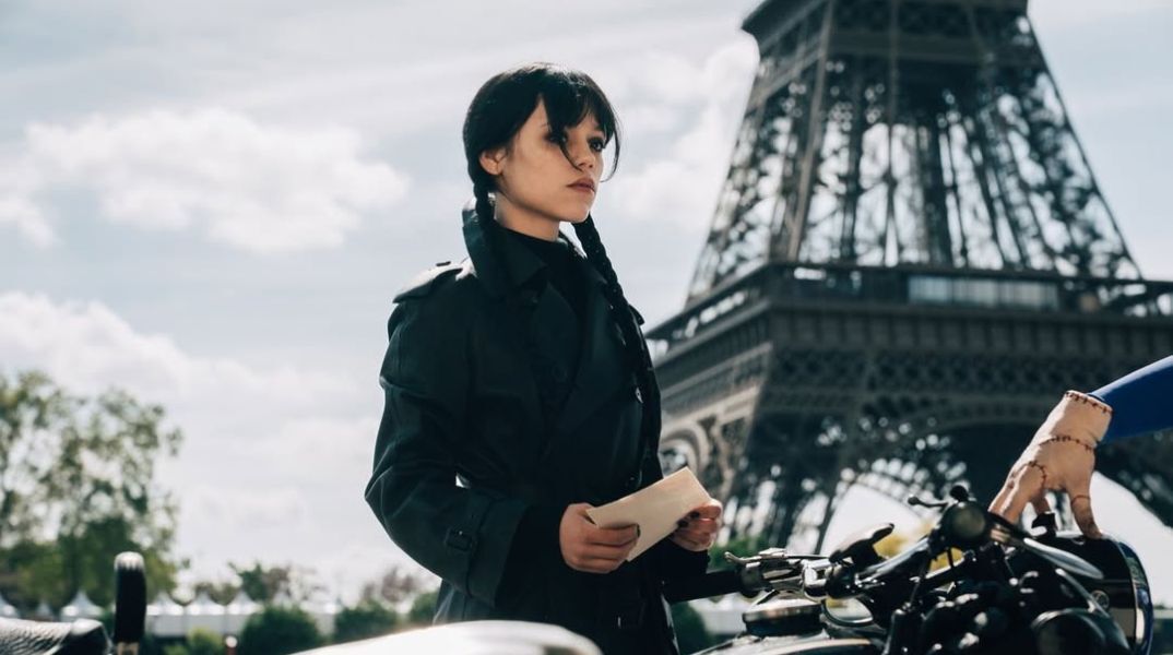 Netflix: Η Wednesday μεταφέρεται στο Παρίσι για την 3η σεζόν - Με την Εύα Γκριν και τη Γουινόνα Ράιντερ στο καστ, η σειρά του Τιμ Μπάρτον επιστρέφει δυναμικά.