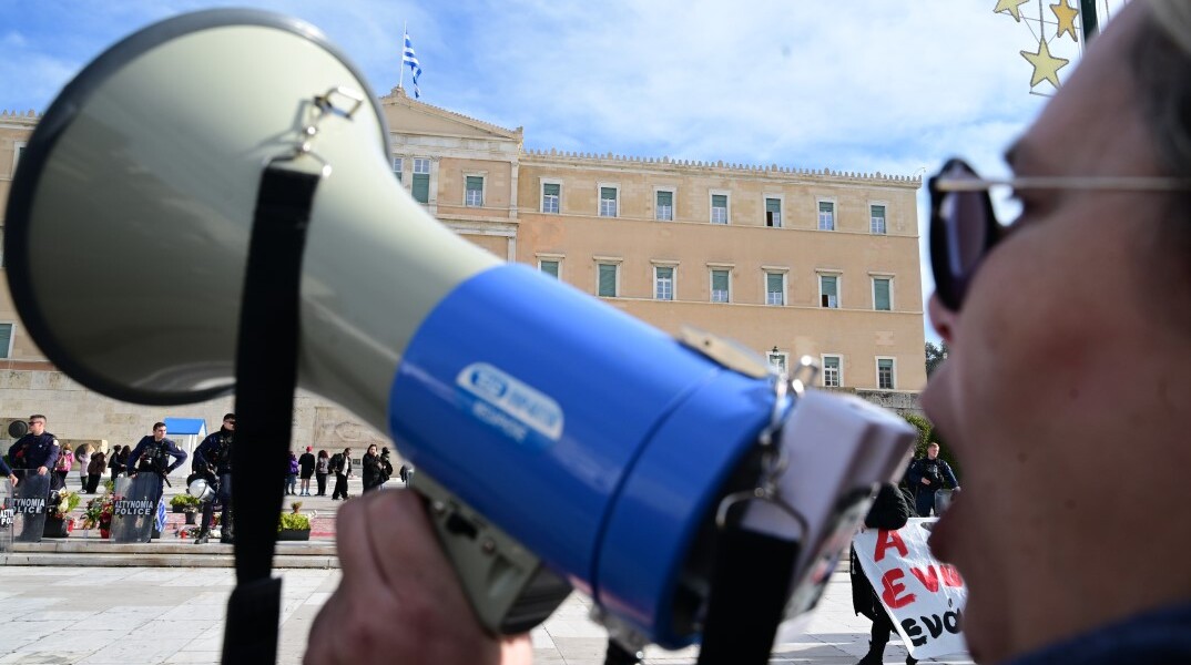 Απεργία και συγκέντρωση διαμαρτυρίας στο Σύνταγμα