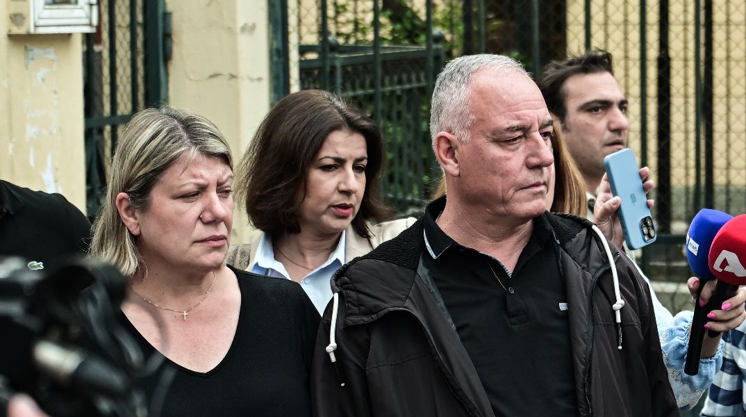 Εξερράγη ο πατέρας του Λυγγερίδη μέσα στη δικαστική αίθουσα: Μη γελάτε,δεν μπορείτε να έρθετε στη θέση μου;