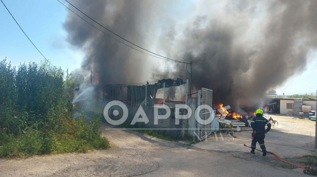 Μεγάλη φωτιά σε επιχείρηση στη Νέα Είσοδο Καλαμάτας