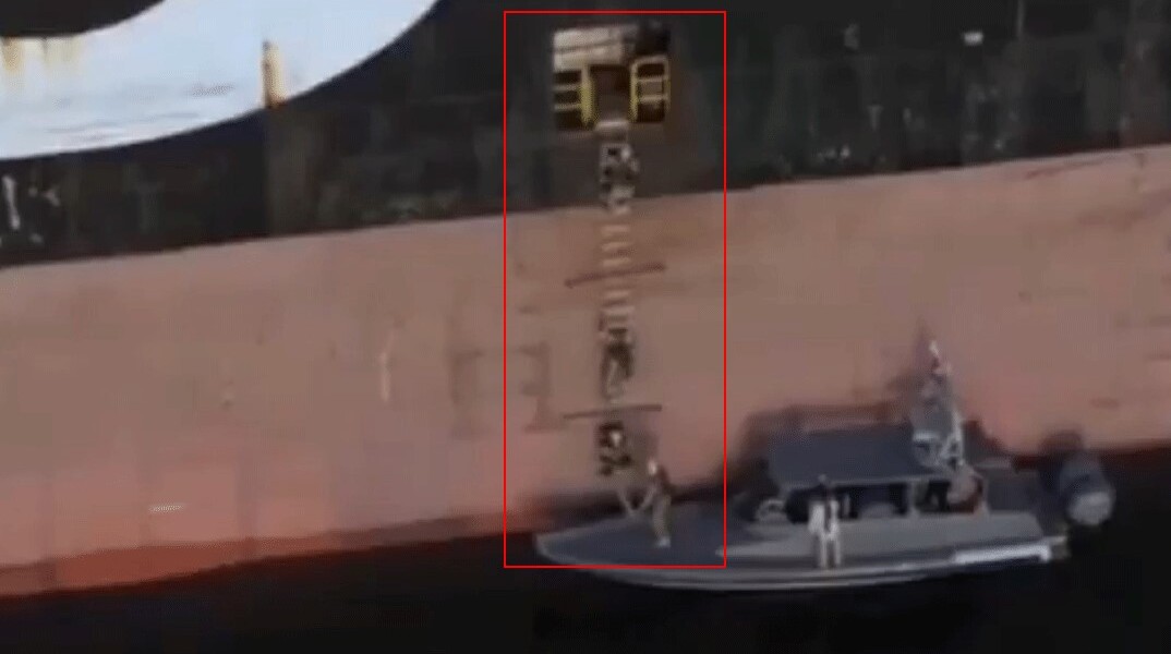 Καρέ καρέ η κατάληψη του ελληνόκτητου πλοίου Epaminondas στα Στενά του Ορμούζ