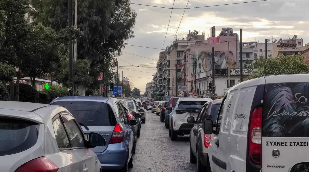 Κίνηση τώρα σε Κηφισό, Παραλιακή και Συγγρού - Στο «κόκκινο» οι δρόμοι λόγω της βροχής