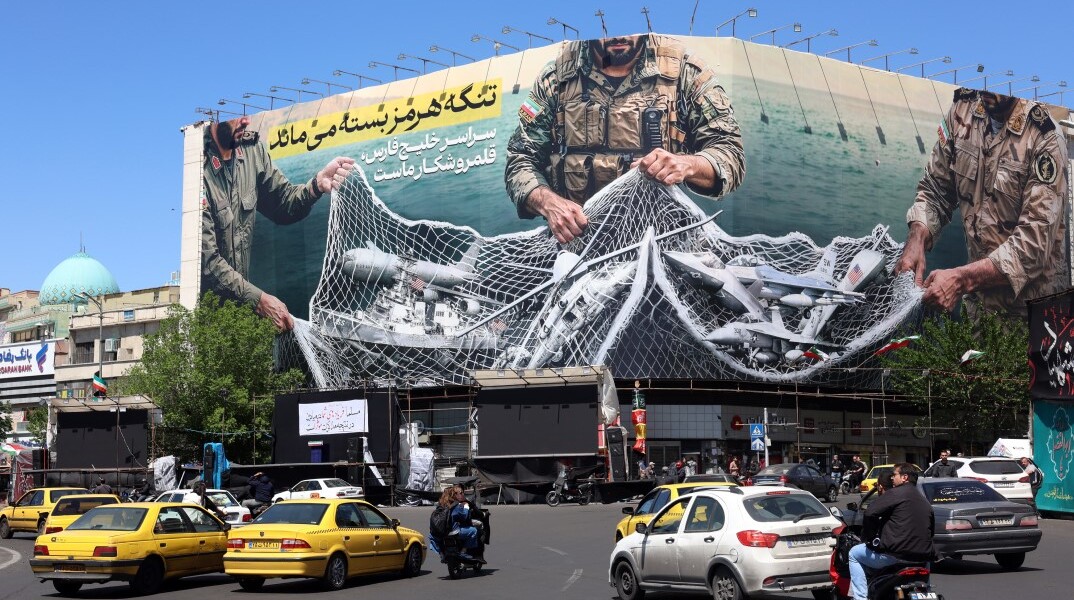 Mural στην Τεχεράνη για τα Στενά του Ορμούζ και τον έλεγχό τους από το Ιράν