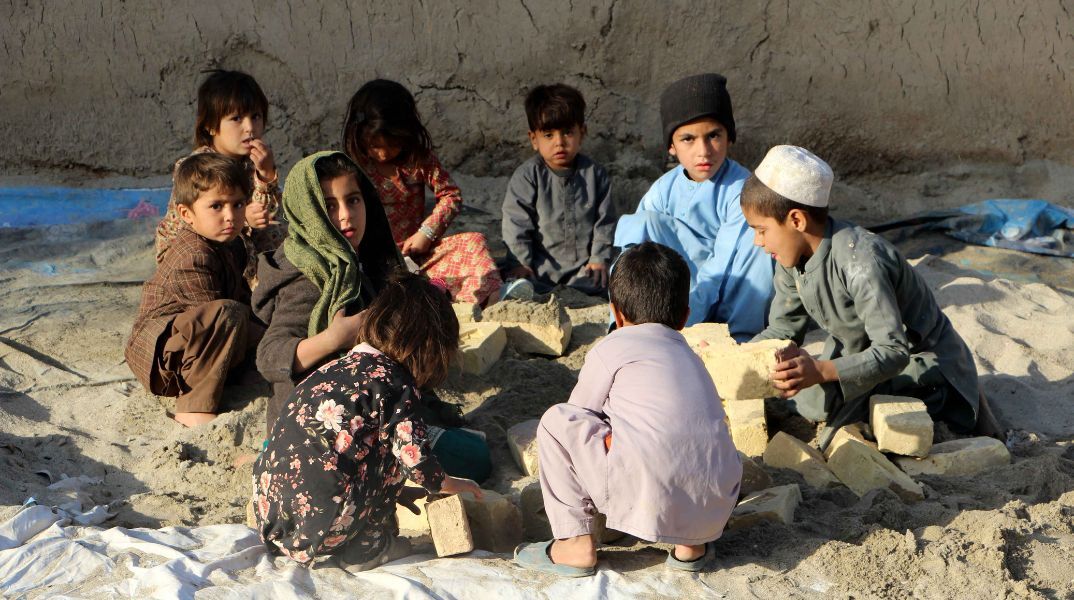 Δύο τρίτα όσων βίωσαν επισιτιστική κρίση το 2025 ζούσαν σε 10 χώρες - Έκθεση προειδοποιεί για επιδείνωση το 2026 λόγω συγκρούσεων, κλίματος και μείωσης βοήθειας