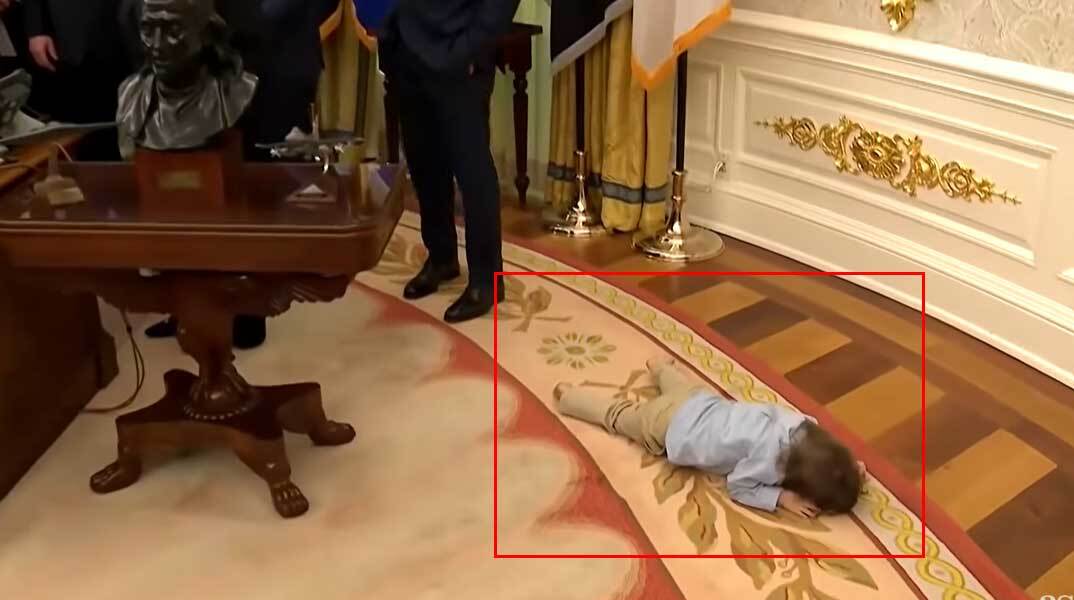 Ο μπόμπιρας που έκλεψε την παράσταση στο Οβάλ Γραφείο